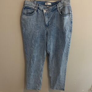Abercrombie & Fitch The 90s Straight Ultra High Rise Asymmetric Cross Jeans 16s